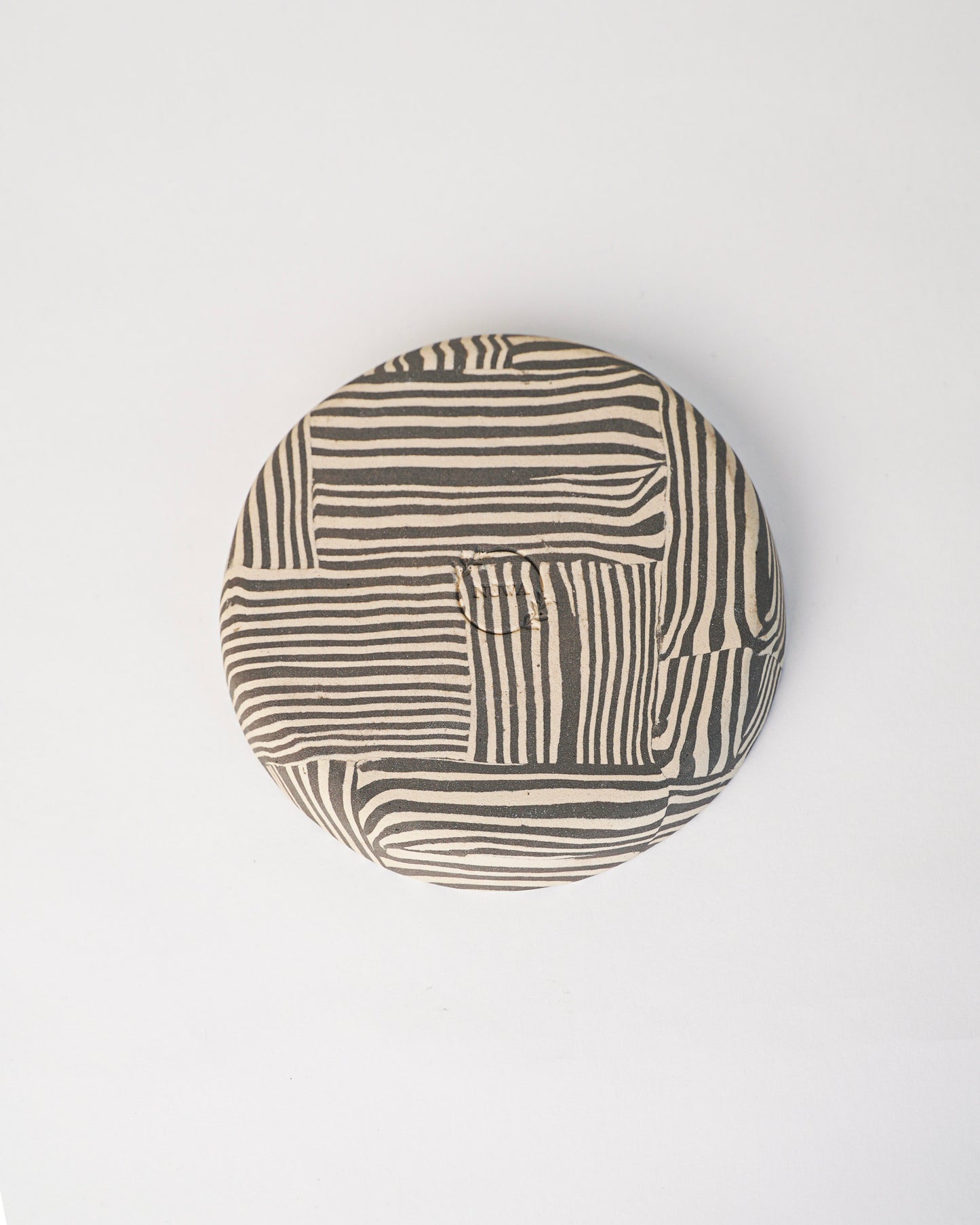 Linea - Black and Beige