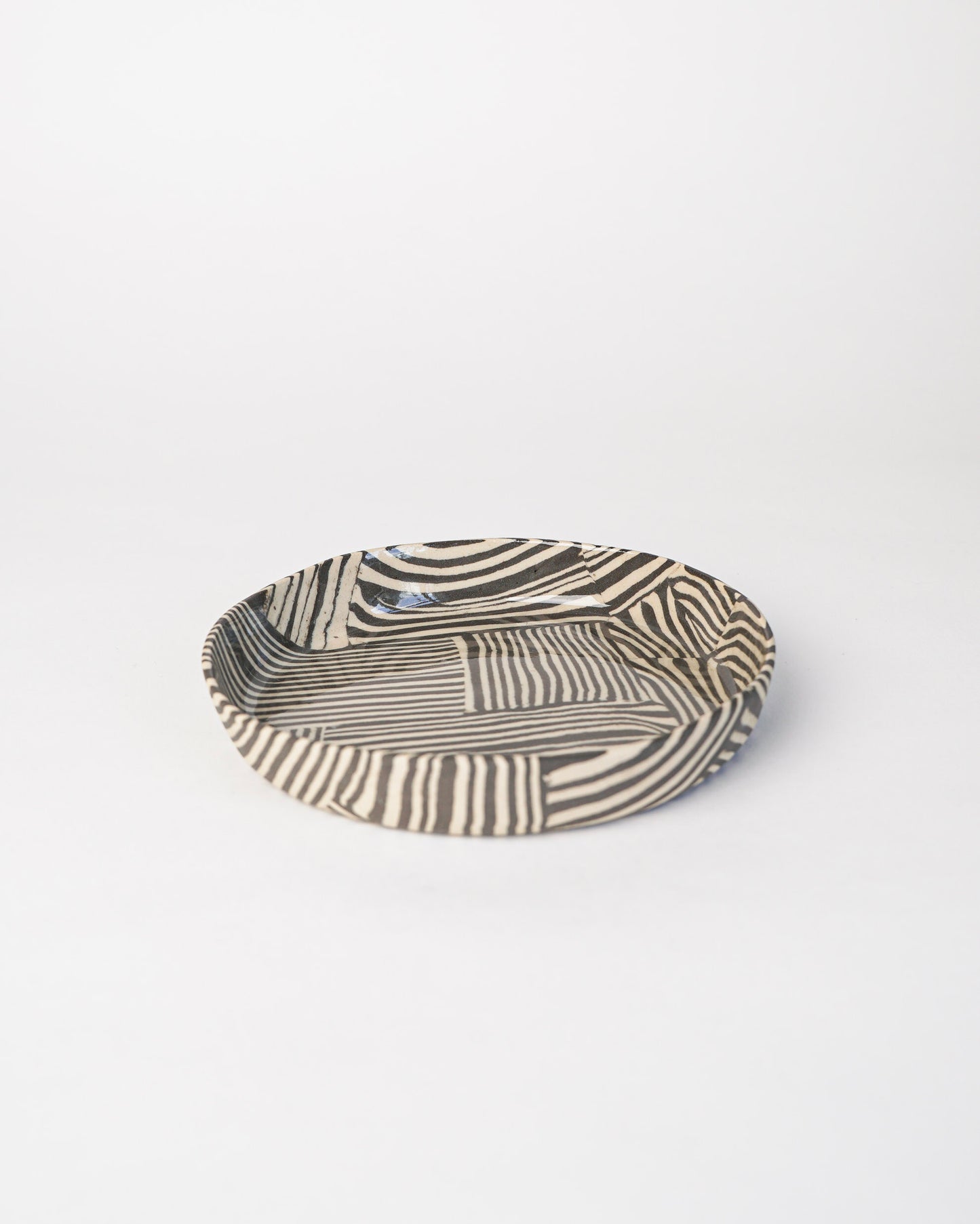 Linea - Black and Beige