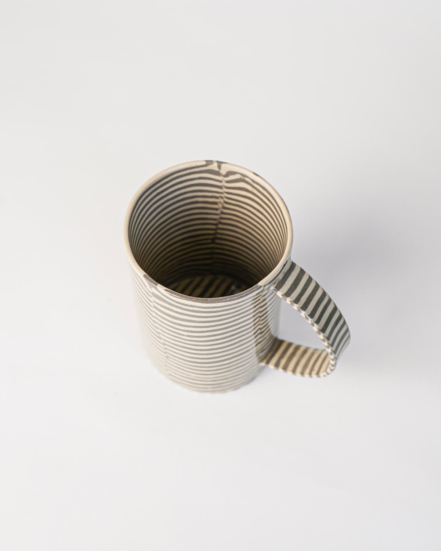 Linea - Black and Beige