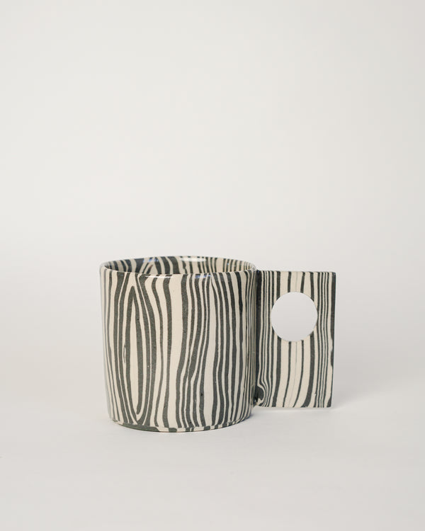 Linea - Black and white