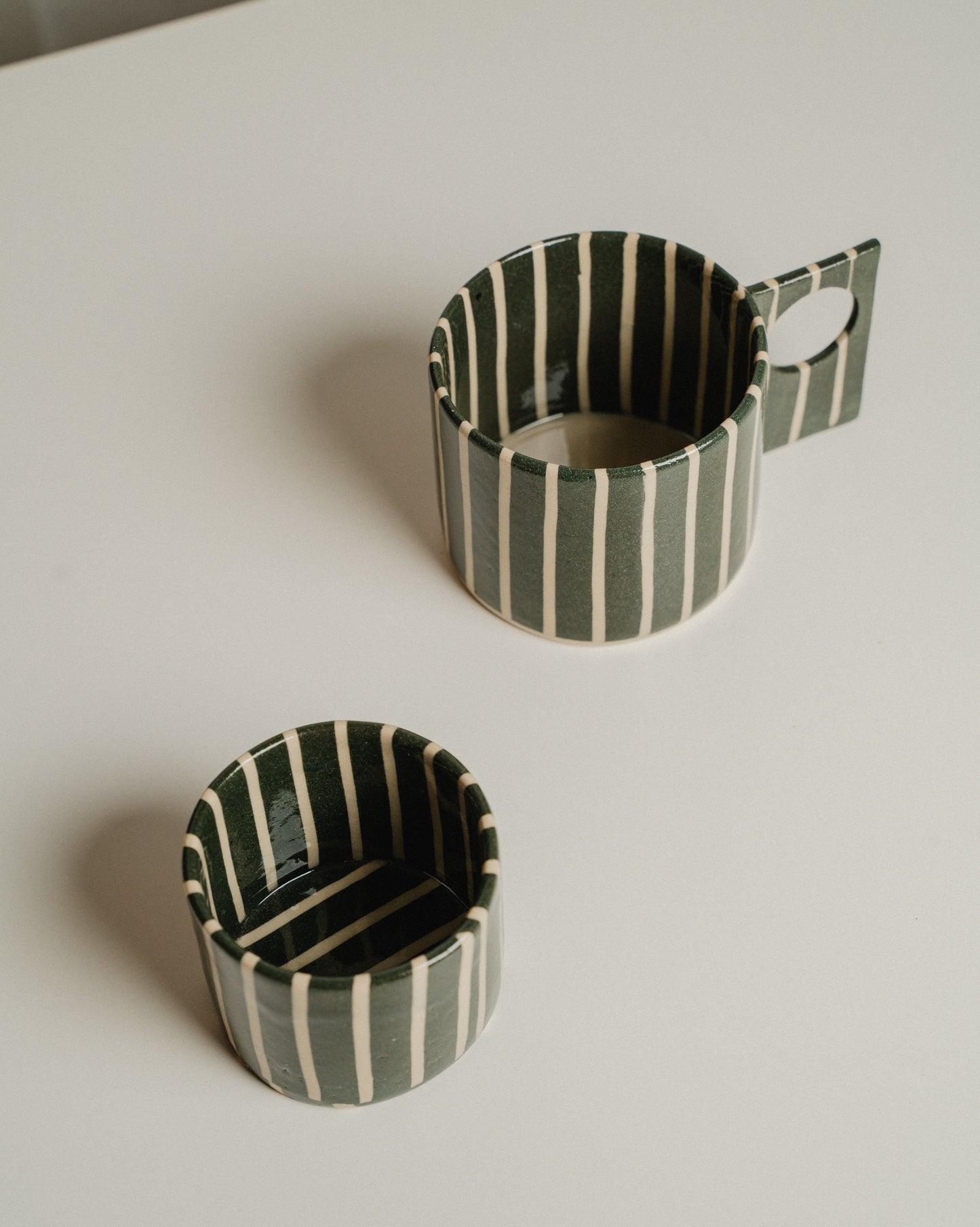 Linea - Black and white