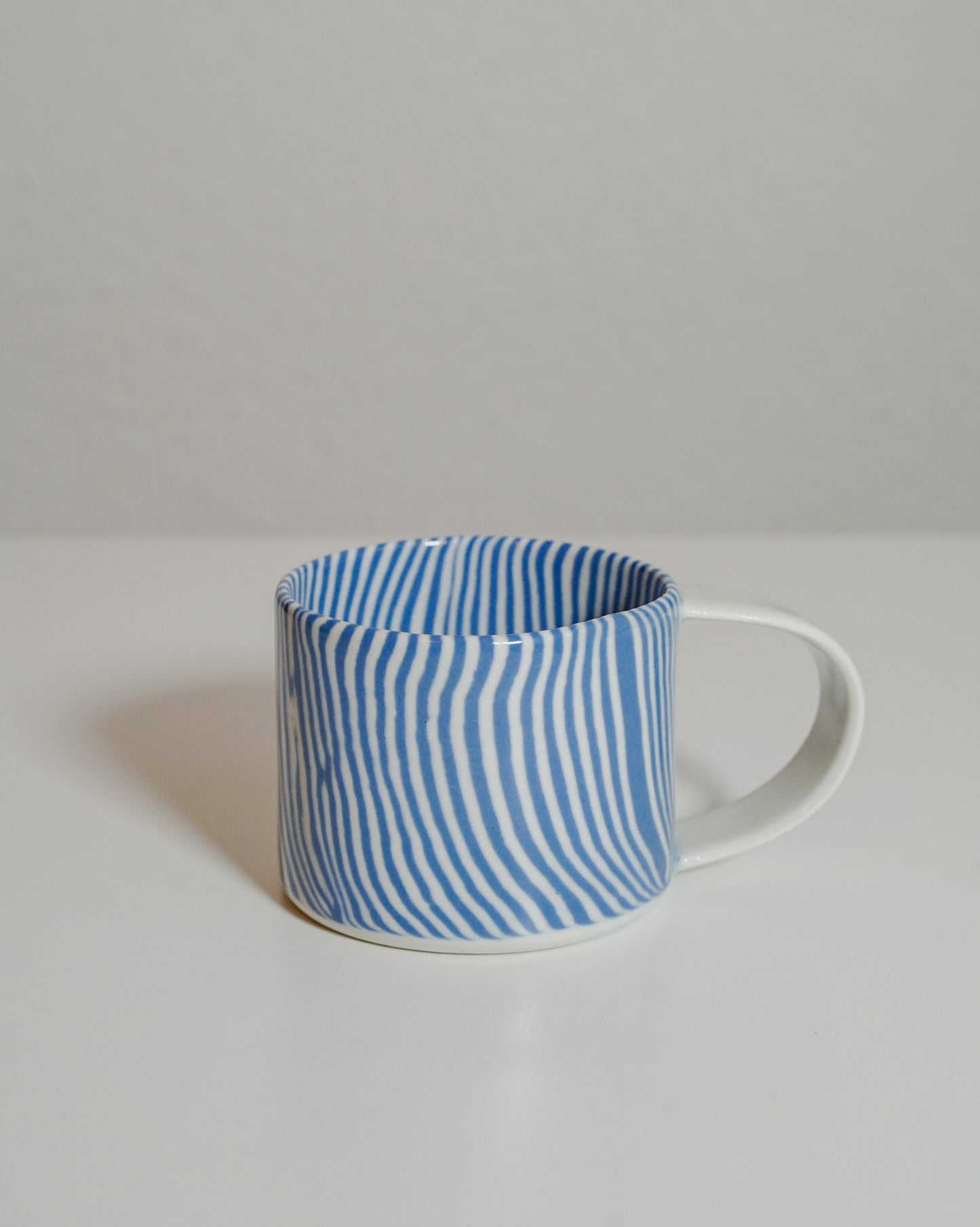 Linea - Blue and white